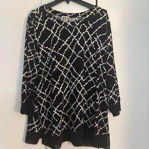 Black and White Geometric Women's Top